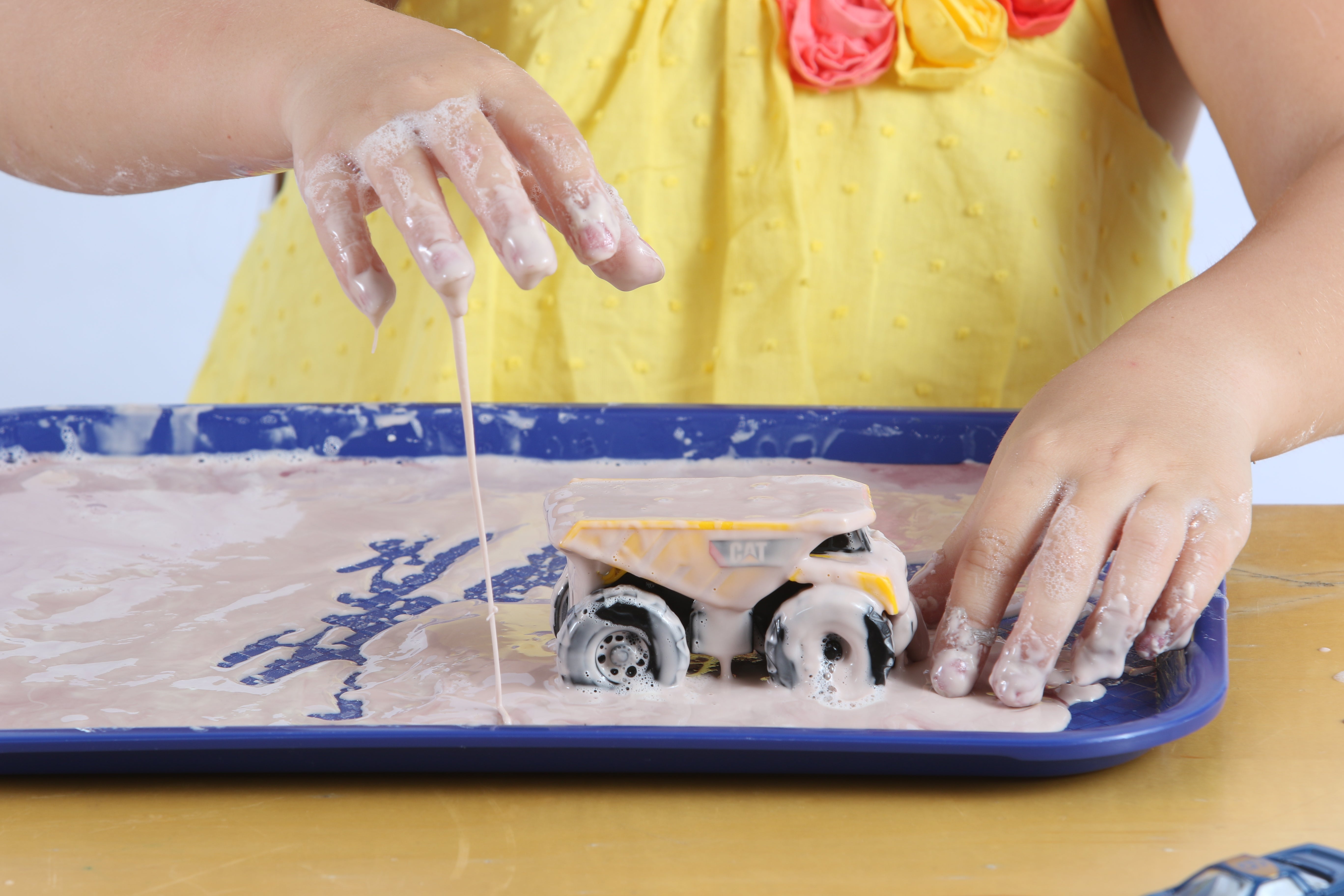 Vroom Vroom Messy Play Kit