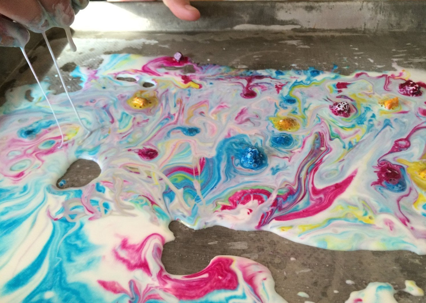Fizzing Chalk Paint Kit – Messy Play Kits